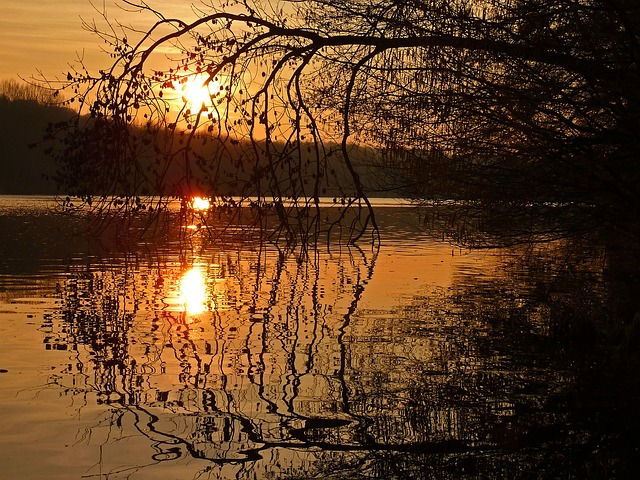 západ slunce u rybníka